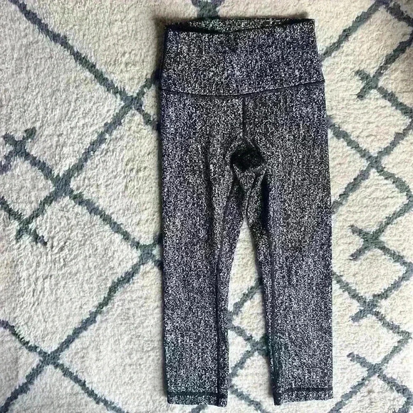 Lululemon Wunder Under cropped black and white marbled leggings size 2 - Picture 3 of 8